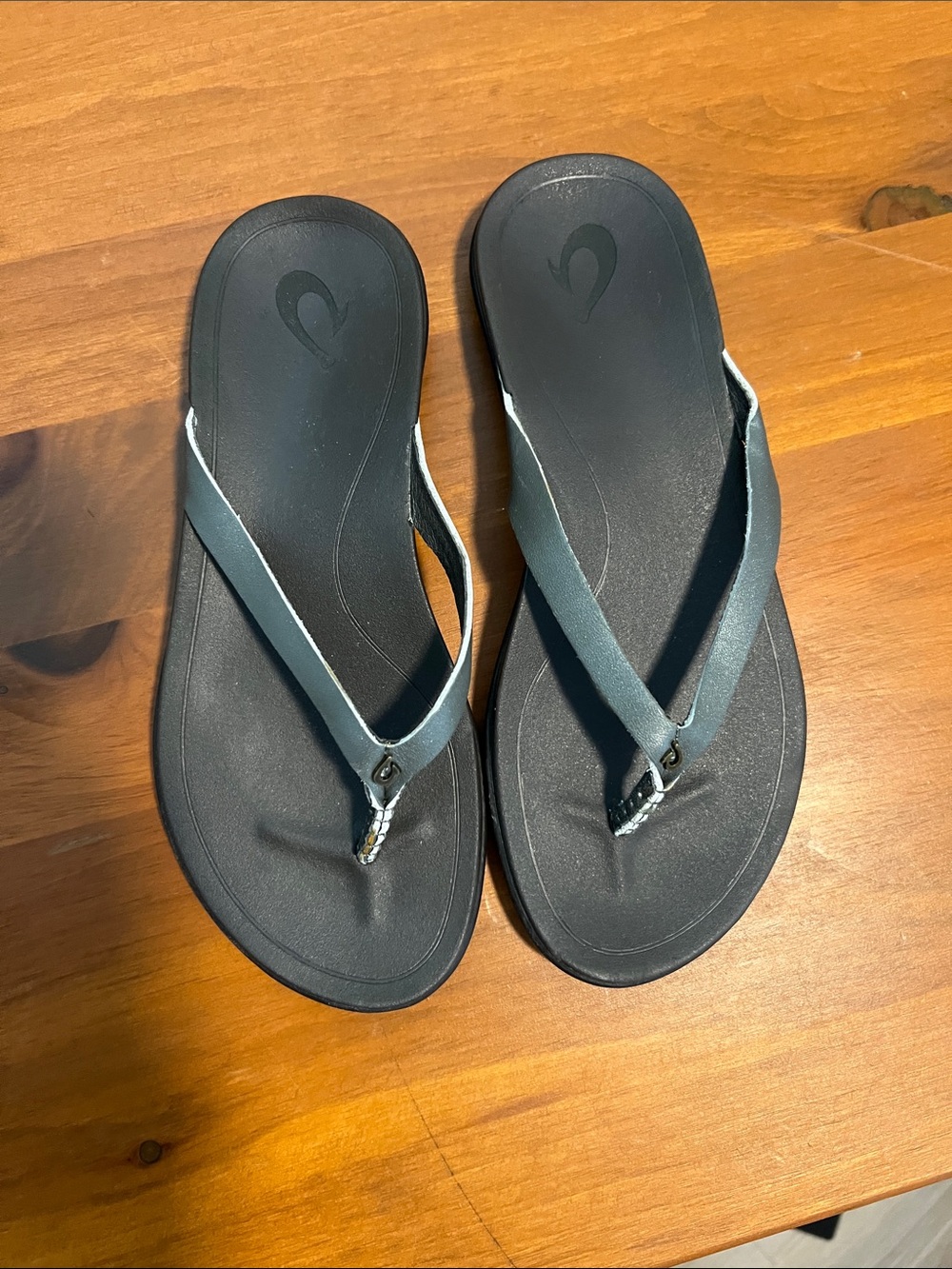 OLukia Women’s Upper Leather Flip Flop Sandals with brown Straps